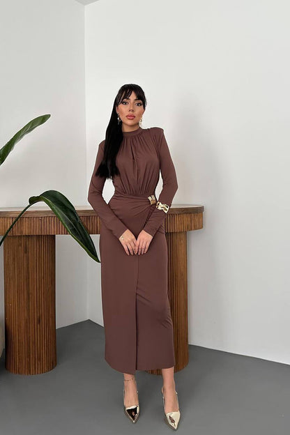 Abito Lungo Marrone Couture con Dettaglio Dorato
