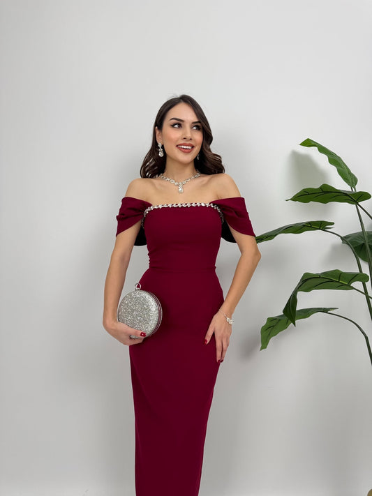 Abito Lungo Bordeaux Elegante con Dettagli Gioiello