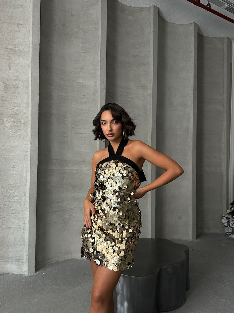 Abito Mini Elegante Oro con Paillettes, Scollo Halter e Vestibilità Aderente