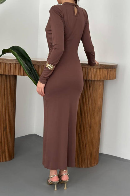 Abito Lungo Marrone Couture con Dettaglio Dorato